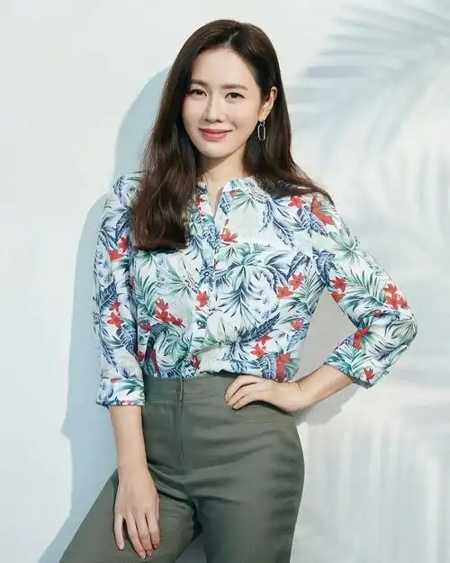 下周穿什么 | 孙艺珍的碎花裙一上身,初春脱单这事稳了 - 时尚cosmo