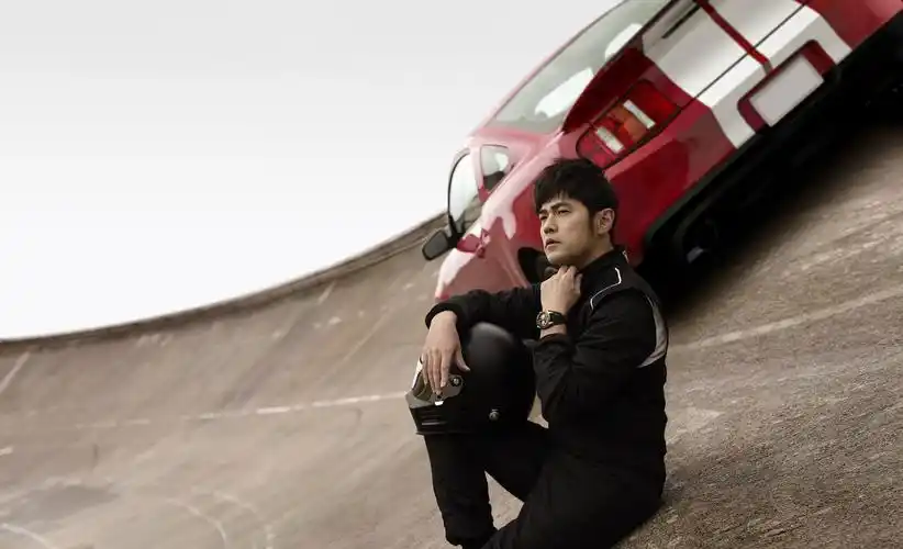 2019年,周杰伦最爱戴的表是? _舵表