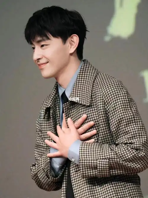 开心了就看看伦宝这治愈的笑容吧 以爱之名,从始至终都愿意98#邓伦