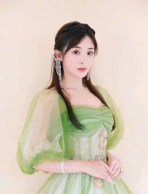 原创张含韵居然是冻龄女神曾经被黑不良少女30岁重新出发