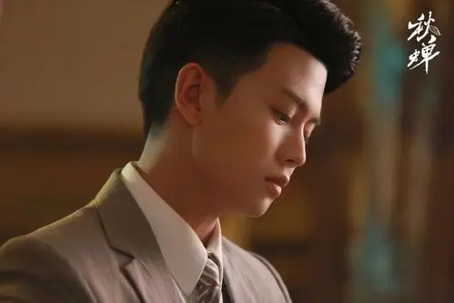 任嘉伦壁纸:我对你是招摇过市,明目张胆,溢于言表的喜欢