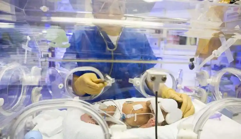 比房子还贵,为何新生儿住保温箱这么贵?
