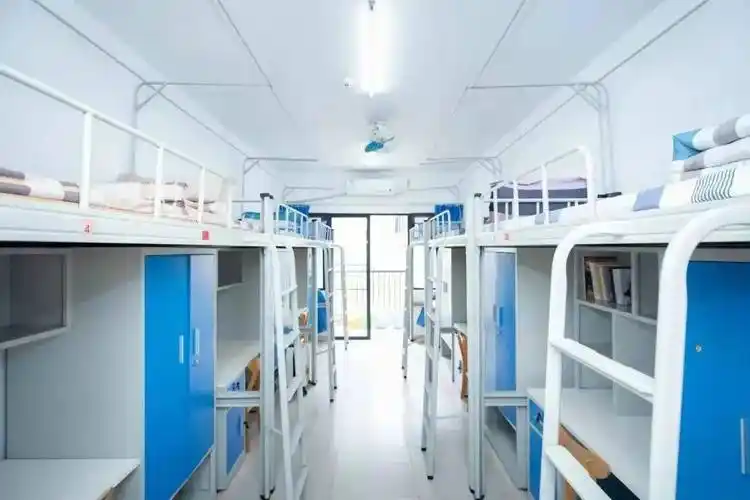 学生宿舍课程设置学校在充分发挥人大附中课程和教育资源优势的基础上