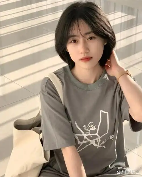 美丽动人的清纯少女短发,散发仙女的气质,有着青春少女的气息.