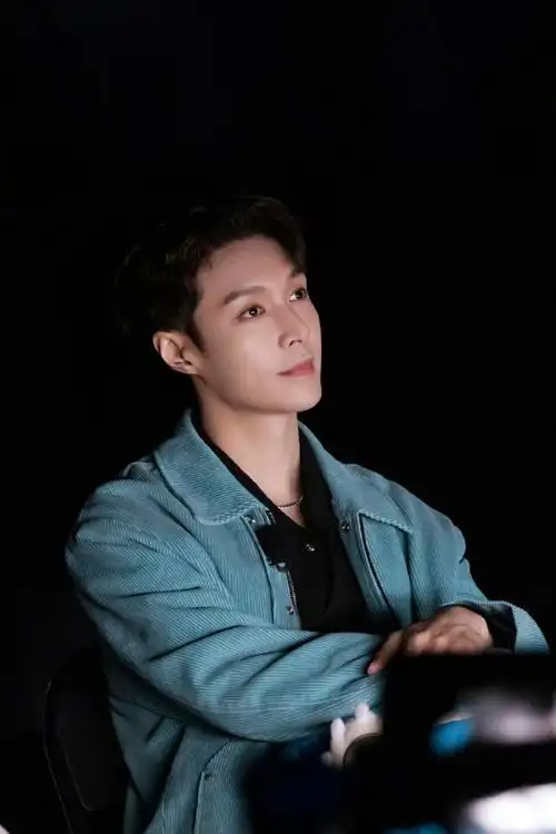 张艺兴超话  240509 张艺兴综艺节目更新图片7p    扇动翅膀,与夏天