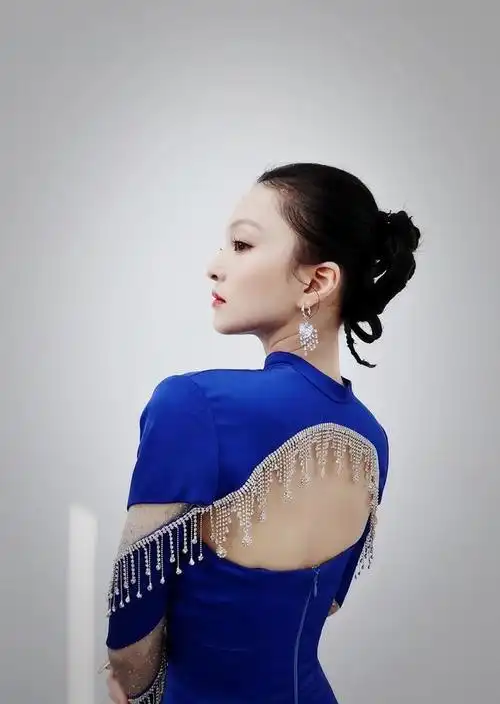 张韶涵腰太细了!