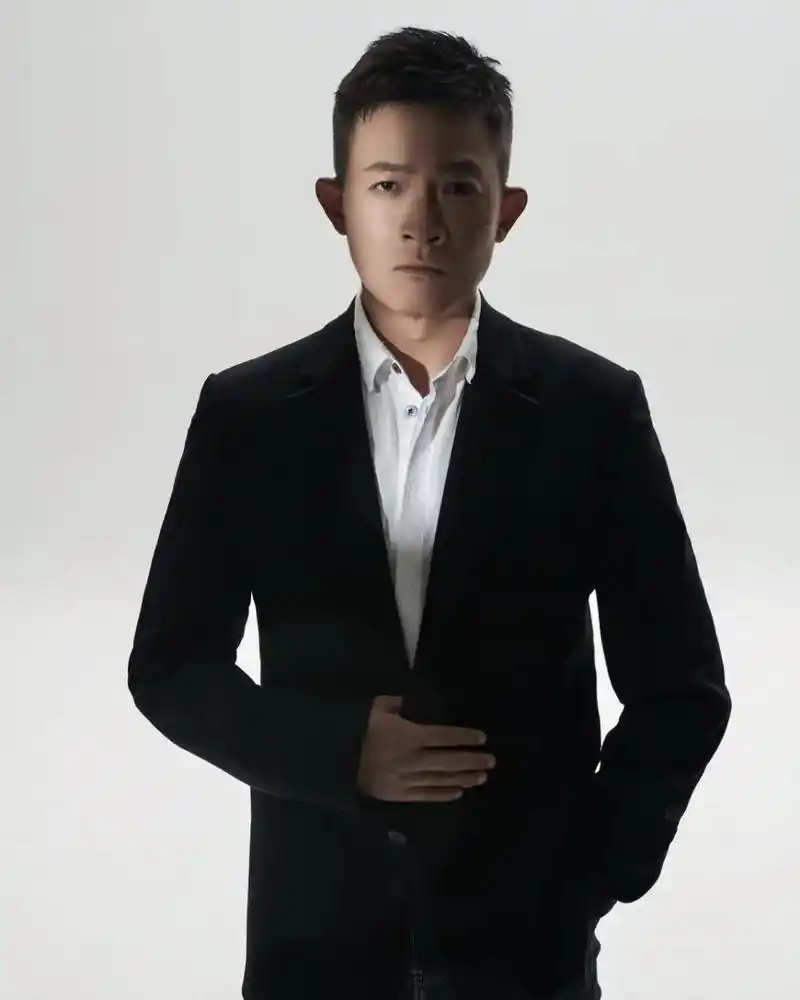 ╭花╮ @演员杨志刚 74 光影质感写真72     火     - 抖音