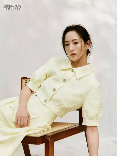 张钧甯晒春日美照,黑色深v长裙,女神范十足!_显得_作为一个_氛围