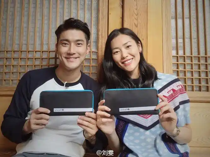 在节目中,她搭档韩国明星崔始源,作为假想情侣谈恋爱