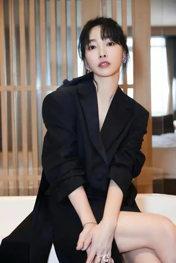 惊艳绝美!白百何性感身姿,魅力无法抗拒!