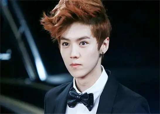 关晓彤,快管管你男友:34岁鹿晗直播带货,已彻底"放飞自我"了