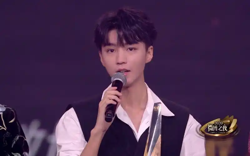 王俊凯2020微博之夜微博年度榜样歌手