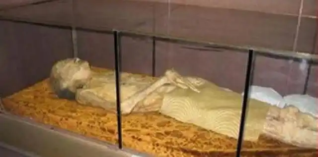 除此之外,考古专家们还有了惊人的发现,在对貂蝉做容貌复原图时发现这