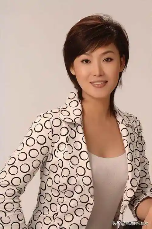 四代新闻联播主持人国脸的变化你发现了吗