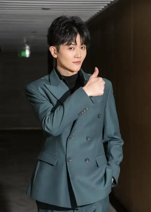 长相"俊秀小巧",实则"鹤立鸡群",这几位长腿男星藏得太深了