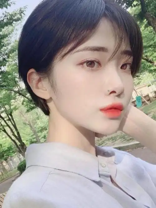 清爽韩系女生短发,圆脸肉肉脸也值得拥有75一入短发深_圈子-新氧