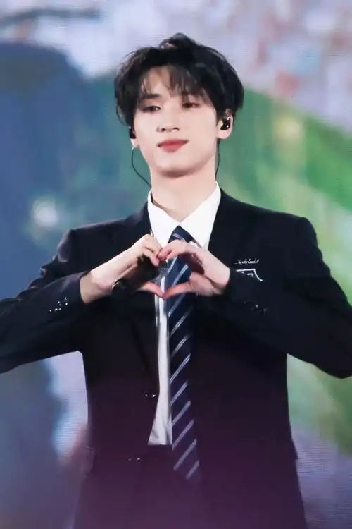 严浩翔楼间楼演唱会##严浩翔饭撒##严浩翔演唱会跟粉丝唠了五块钱的