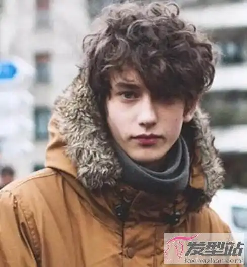 男生泰迪卷发型怎么烫 拯救发量让脸型瘦一圈