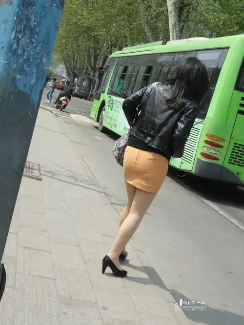 【转载】又一位穿两双丝袜的妹妹