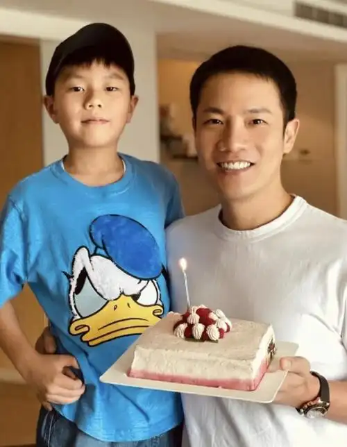 还记得杨千嬅吗?儿子和丈夫长得一模一样?