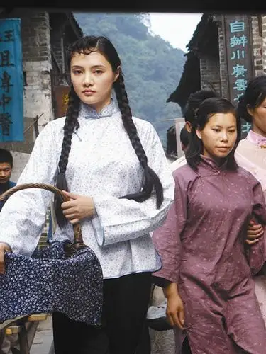 资料图电视剧《围屋里的女人》的主创团队十分强大,影视明星殷桃的