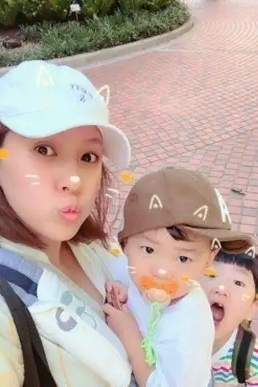 这次迎来的是个女宝宝,她在发文中对老公贾鹏礼(贾静雯的弟弟)喊话:"