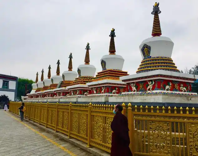 塔尔寺得名于寺中大金瓦殿内纪念宗喀巴的大银塔!