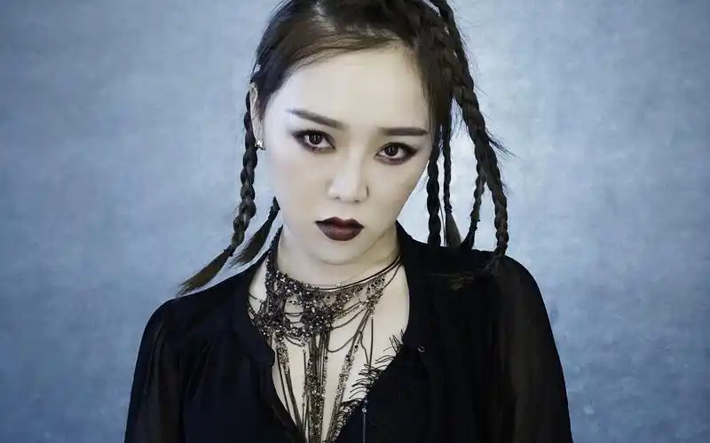 酷到没朋友 女生偶尔酷一下真的帅到没朋友