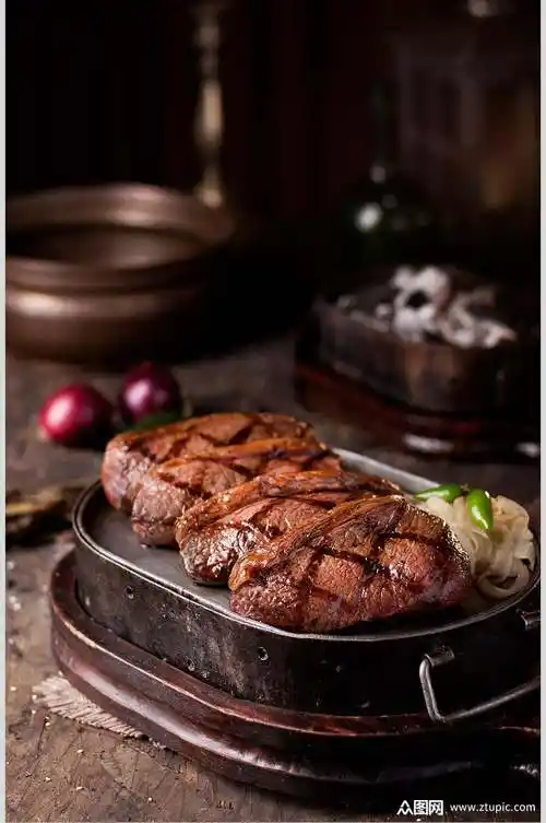 精致牛排美食甜品水果摄影图