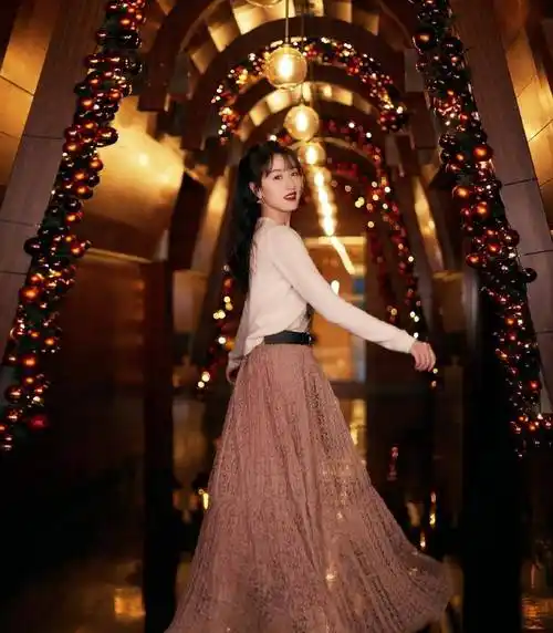 原创袁冰妍太会穿了吧甜美与酷飒拿捏的恰到好处充分演绎气质女郎