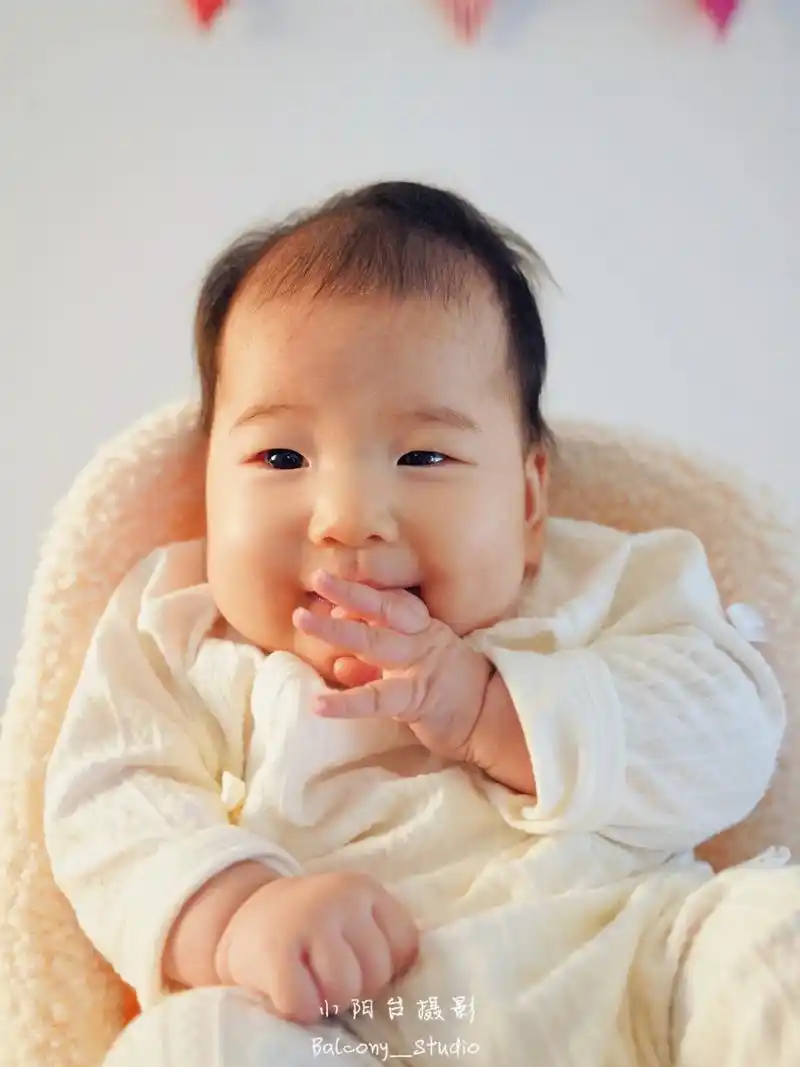 超级可爱的宝宝,手机花絮分享一波 来小阳台拍摄百日照啦 #滨州探店