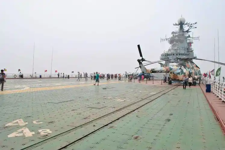 p>天津滨海航母主题公园(以下简称"滨海航母")位于天津市滨海新区
