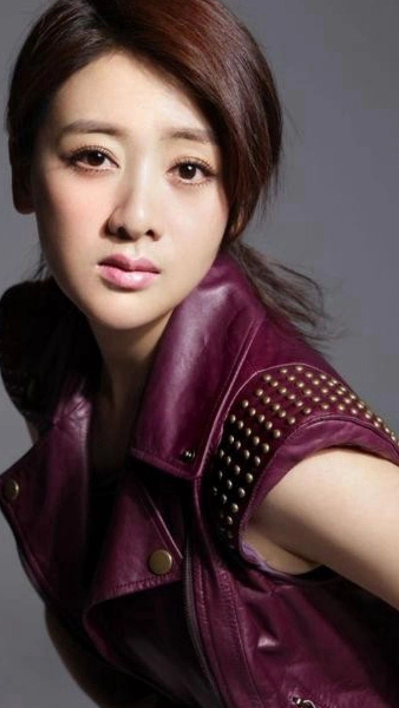 李佳璘唯美时尚写真照,气质优雅,甜美可人