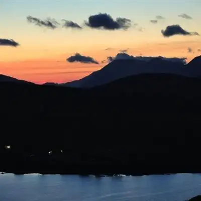 成熟稳重40岁男人头像风景照