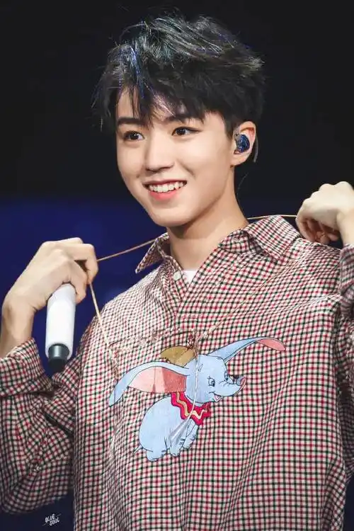 王俊凯去上班了