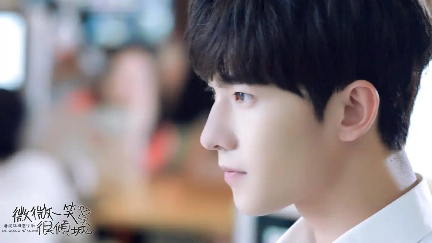 杨洋《微微一笑很倾城》白衬衫剧照图片桌面壁纸