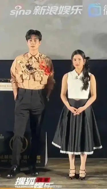 胡一天张婧仪合照演我没头脑和不高兴|胡一天|张婧仪_新浪新闻