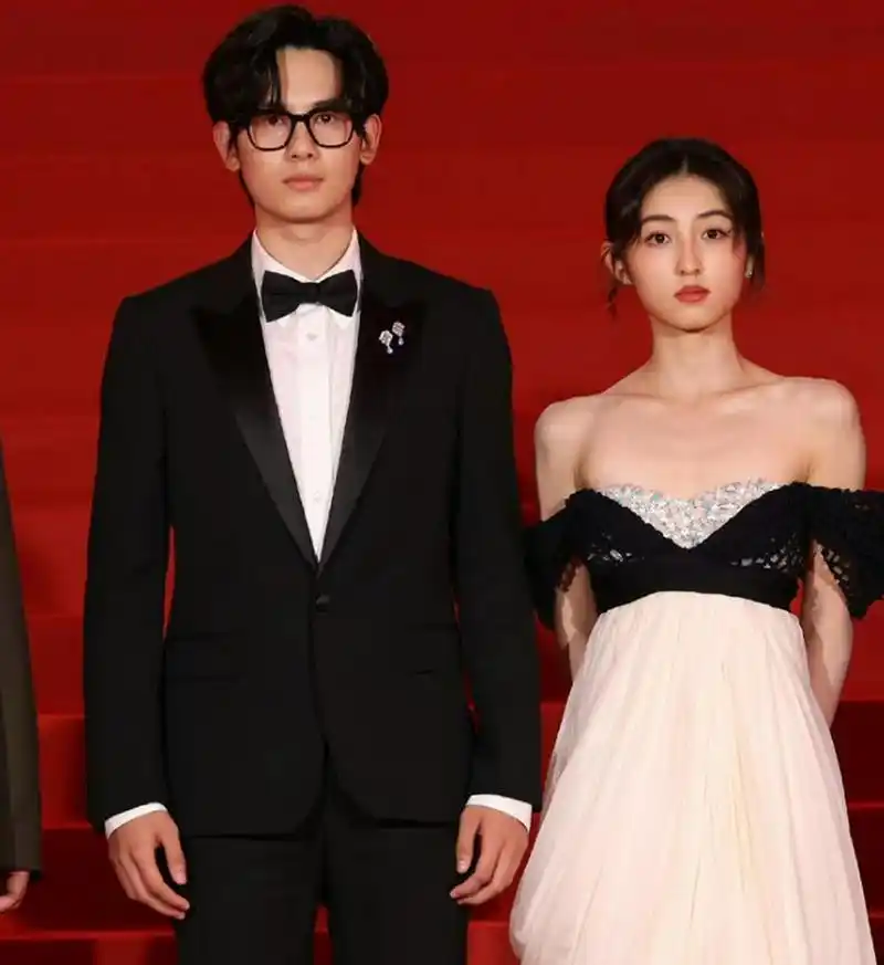 张子枫胡先煦,从青春懵懂到成熟稳重的蜕变