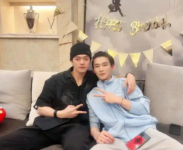 于正为许凯王星越庆生相差7岁看不出年龄差景甜坐中间气质好