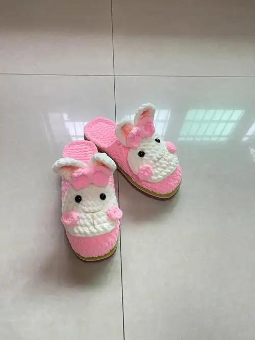 手工钩织小白兔拖鞋