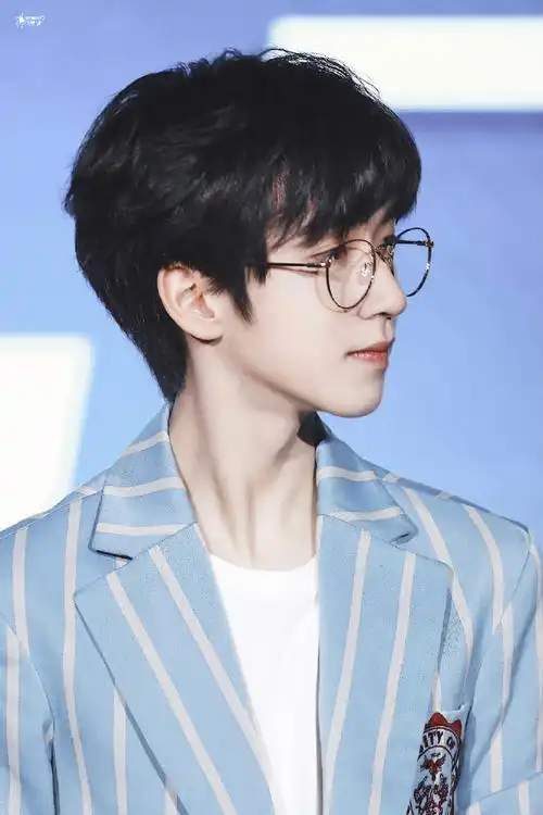 贺峻霖tmea红毯怼脸拍视频