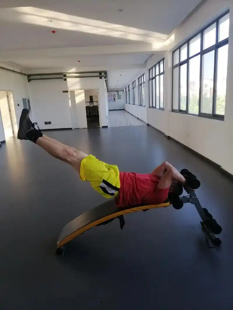 经过三个月腰腹训练,李小龙的标志性的龙旗,终于有点模样了 - 抖音