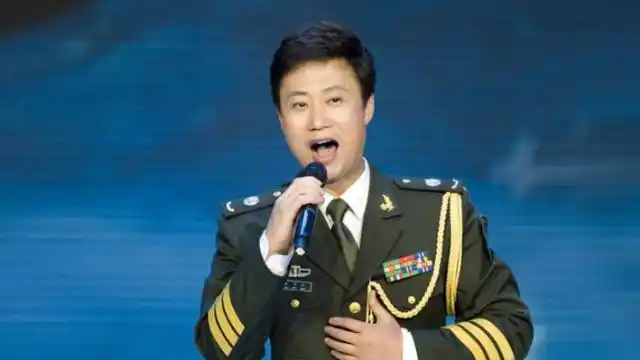 耿为华深情演唱《疼爱妈妈》,歌声柔情似水,让人陶醉