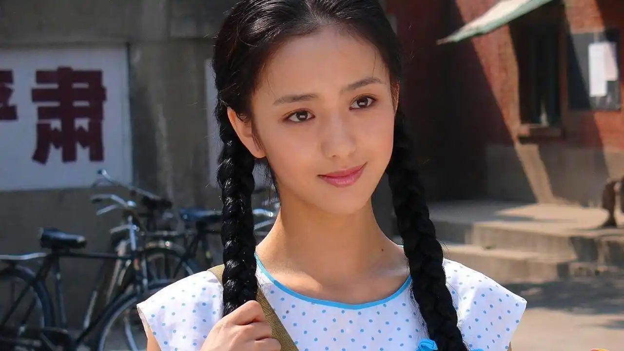 佟丽娅34岁庆生,老爸晒女儿童年照,网友:丫丫真是从小漂亮到大