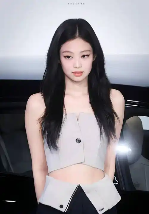 jennie金智妮一字肩抹胸性感小野猫造型_黑色_高跟鞋_脸颊