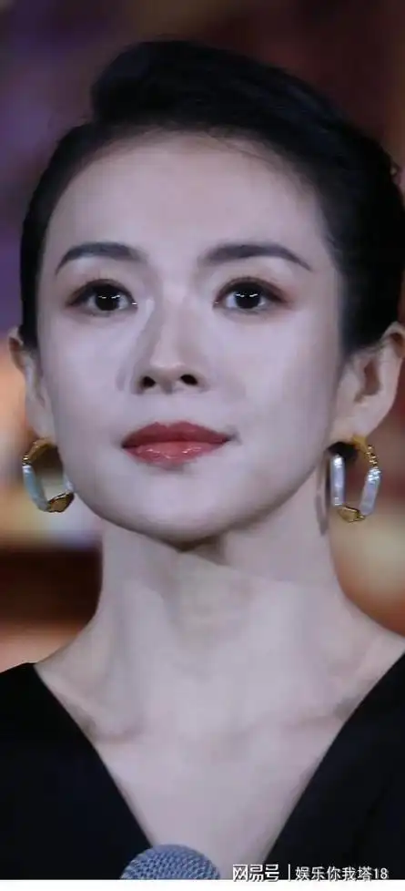 44岁两孩妈的章子怡依然很美