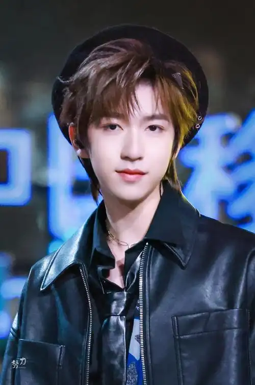 霖声漫漫扬四海##贺峻霖 梦蝶破笼#78大年初七78贝雷帽 眼镜