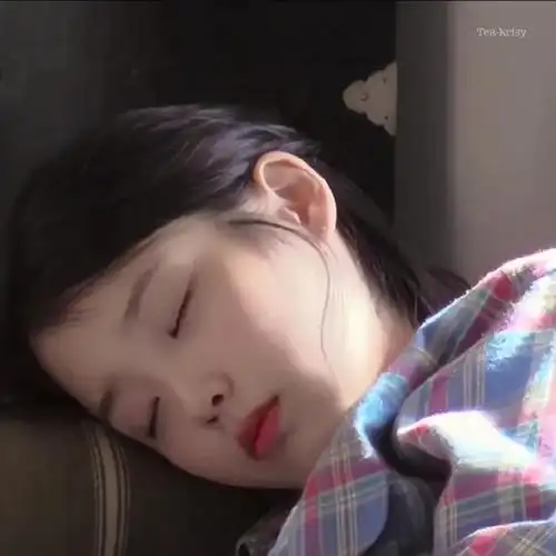 iu李知恩的可爱瞬间