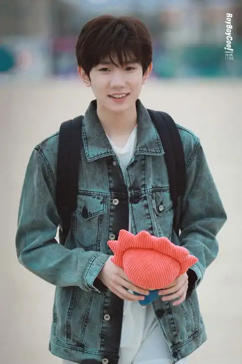 王源哥哥带着莱阳在洛杉矶游玩当爸爸的人也充满少年感 青春气息溢满