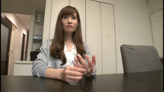 爆笑gif动态图:今天在我家为女神弹奏一首《喜欢你》